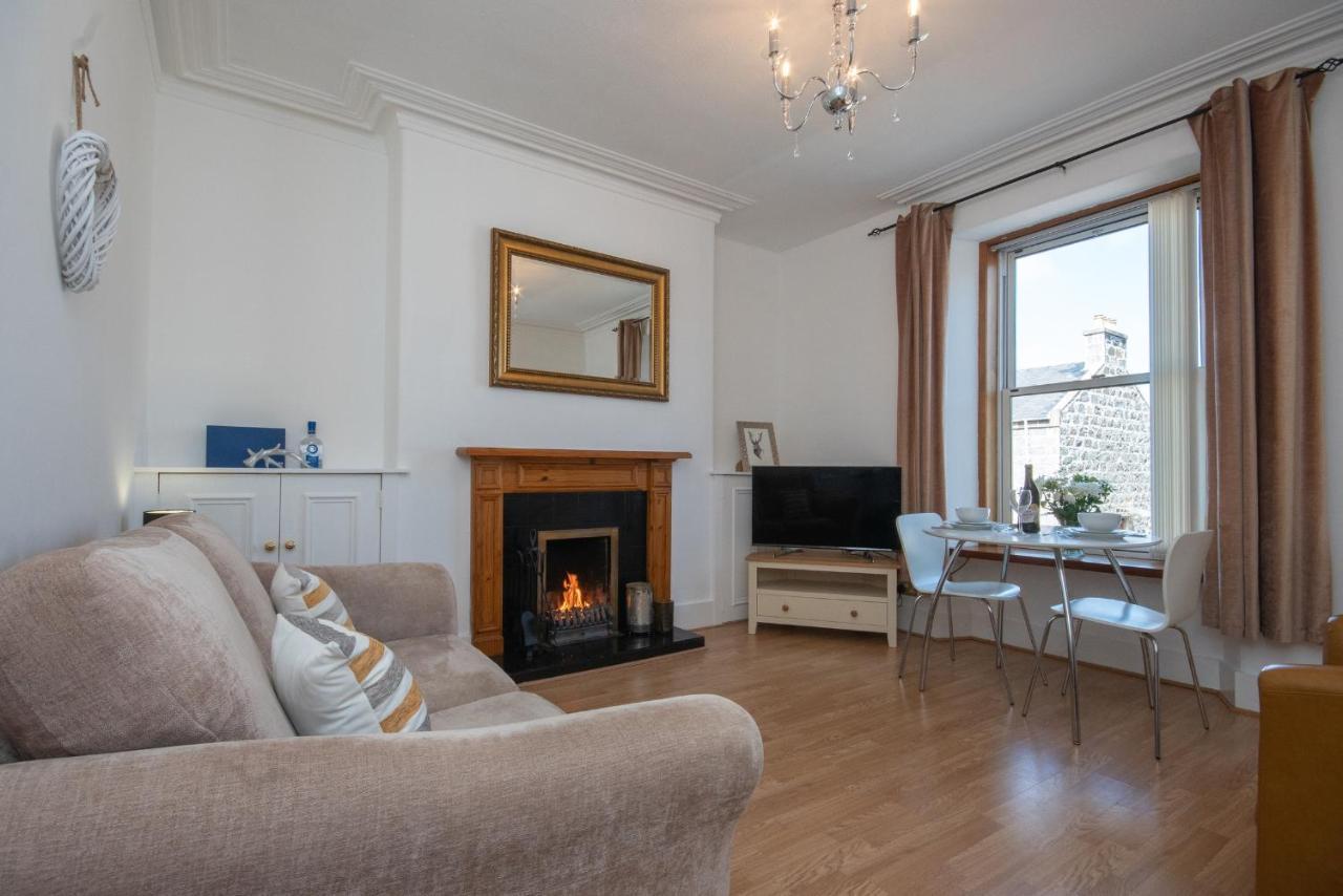 Dwellcome Home Ltd 1 Bed Apt, Half Mile To Union Street Yet Quiet, Free Parking, Fast Wifi, Ideal For Long Term Contractor, Etc Stays, Fully Equipped Kitchen, Regular Housekeeping Option - See Our Site For Assurance Абердин Экстерьер фото